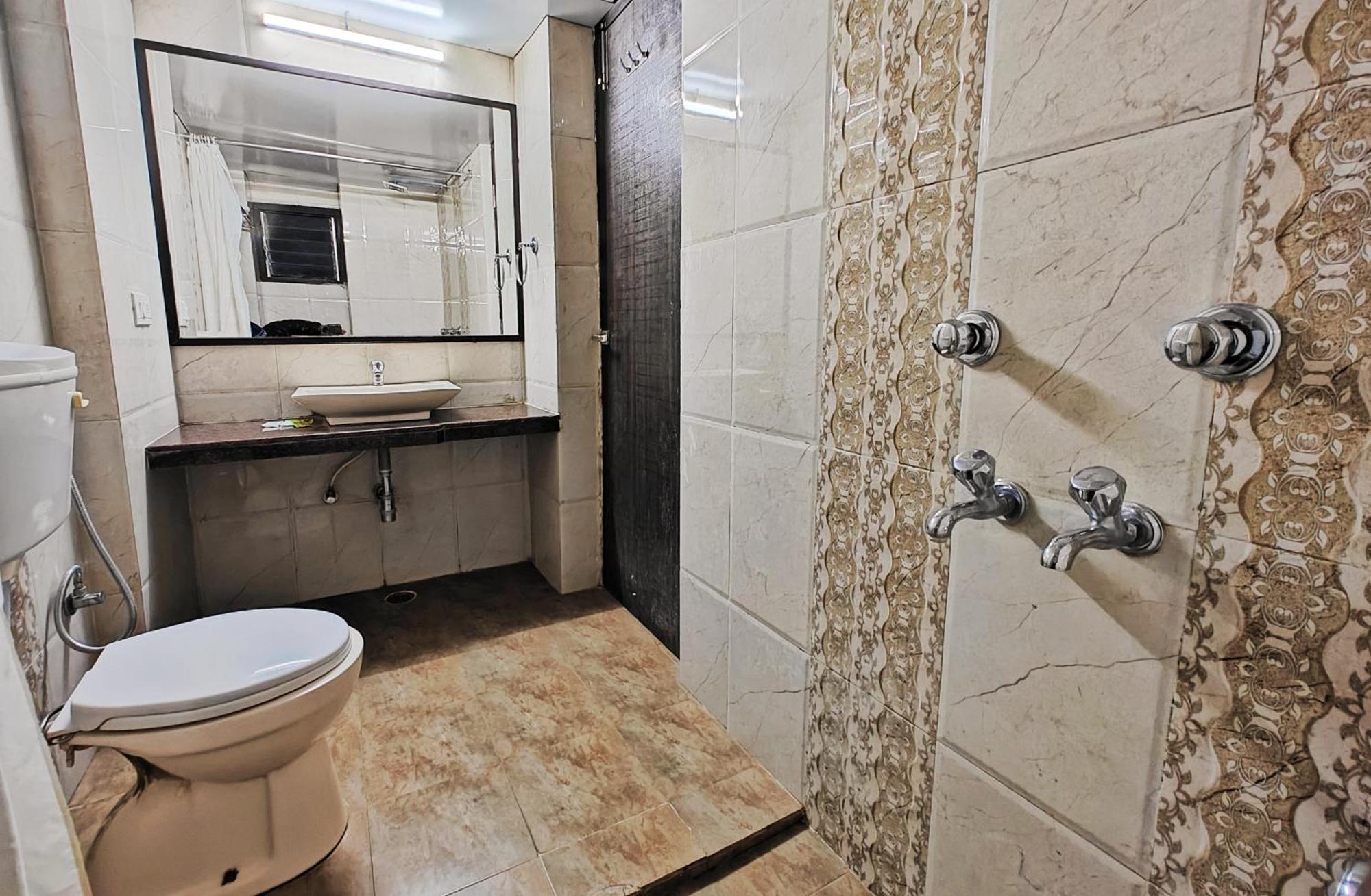 Hotel Saraswati Маунт Абу Екстериор снимка