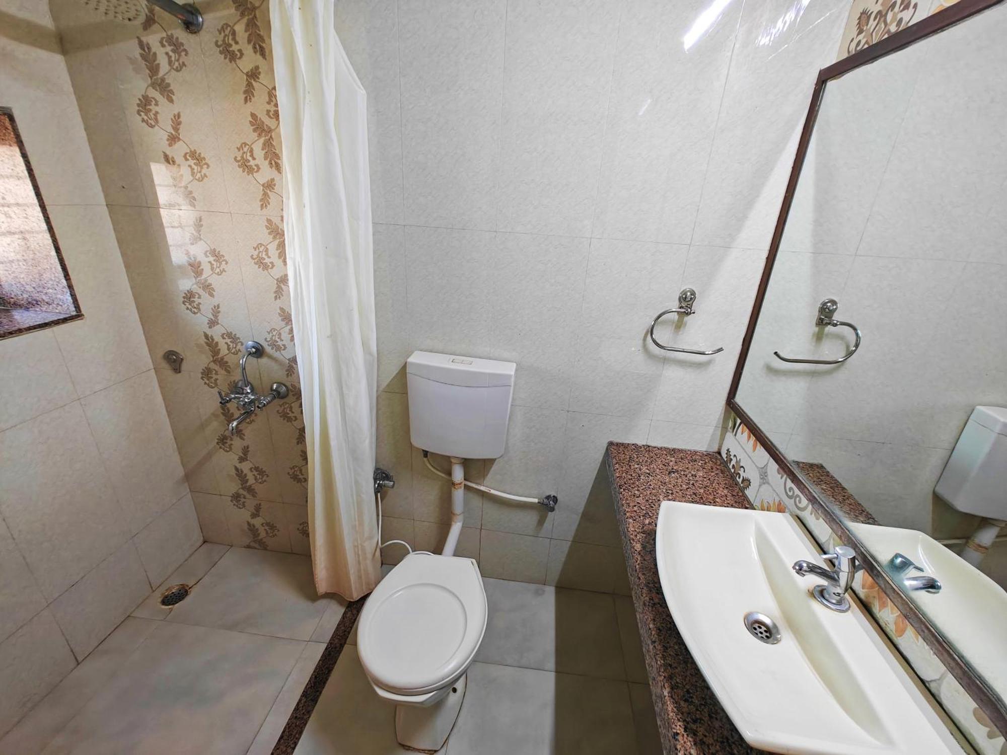 Hotel Saraswati Маунт Абу Екстериор снимка