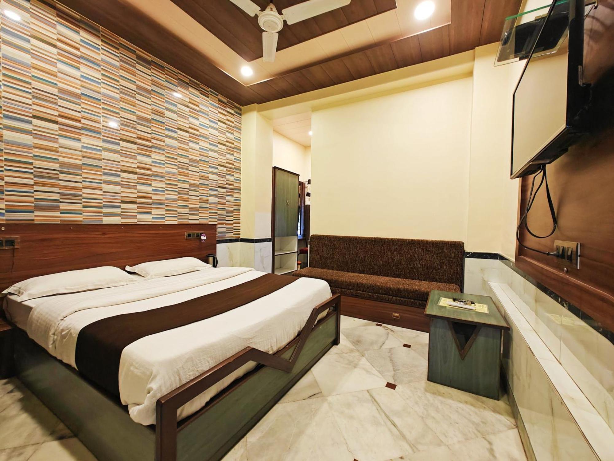 Hotel Saraswati Маунт Абу Екстериор снимка