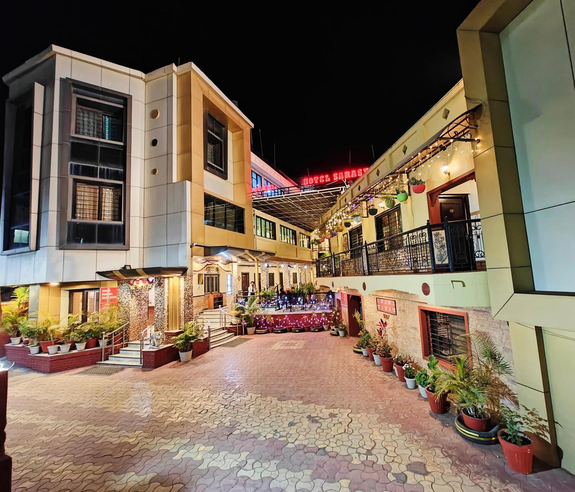 Hotel Saraswati Маунт Абу Екстериор снимка