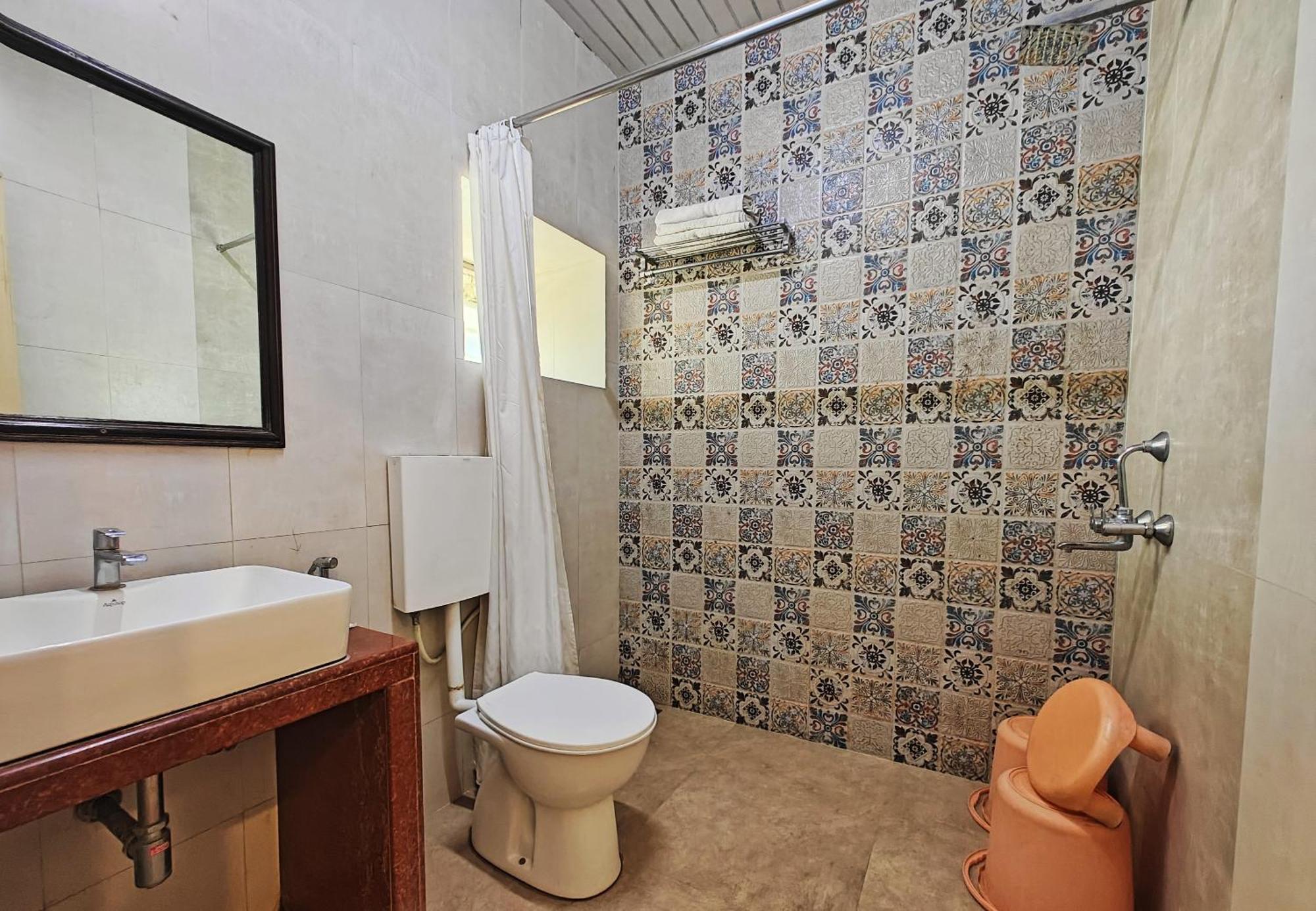 Hotel Saraswati Маунт Абу Екстериор снимка