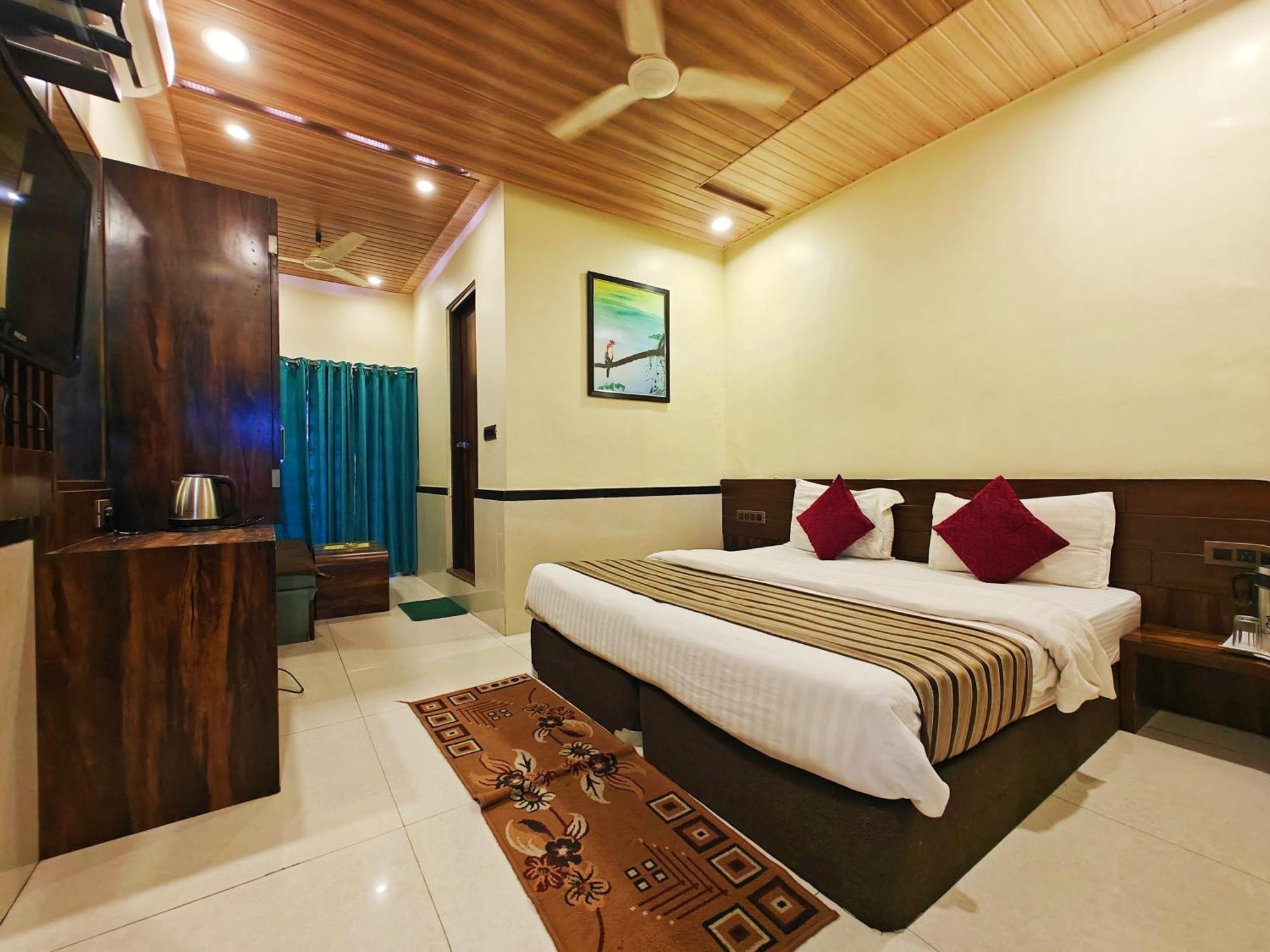 Hotel Saraswati Маунт Абу Екстериор снимка